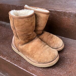 Ugg Womens Classic Short Boot Size 8 Chestnut Brown Style 5825